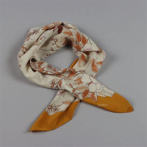 Gucci foulard anni '60, in seta, decori Animalier, anni '60, cm 